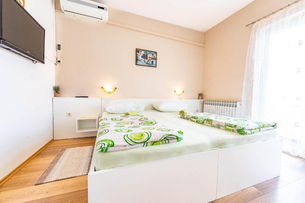 Apartments Niko ノヴァリャ エクステリア 写真