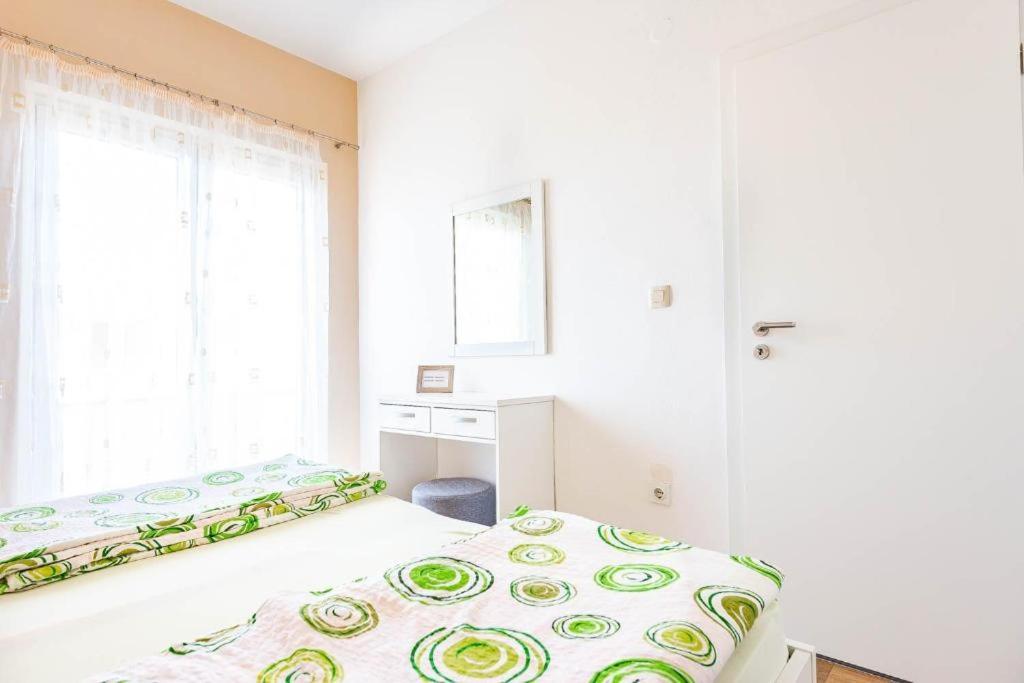 Apartments Niko ノヴァリャ エクステリア 写真