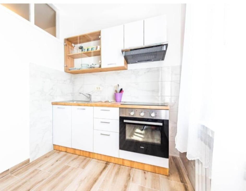 Apartments Niko ノヴァリャ エクステリア 写真