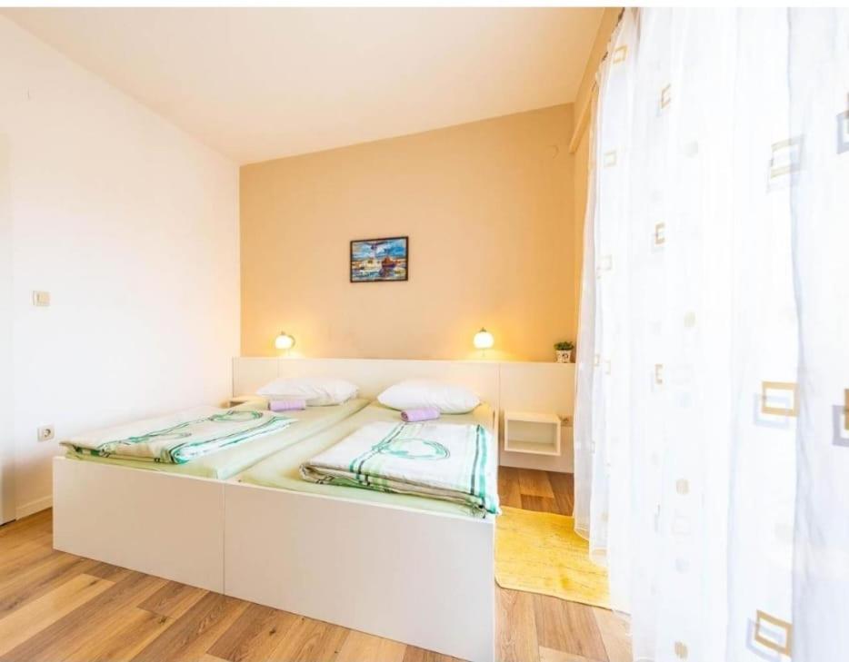 Apartments Niko ノヴァリャ エクステリア 写真